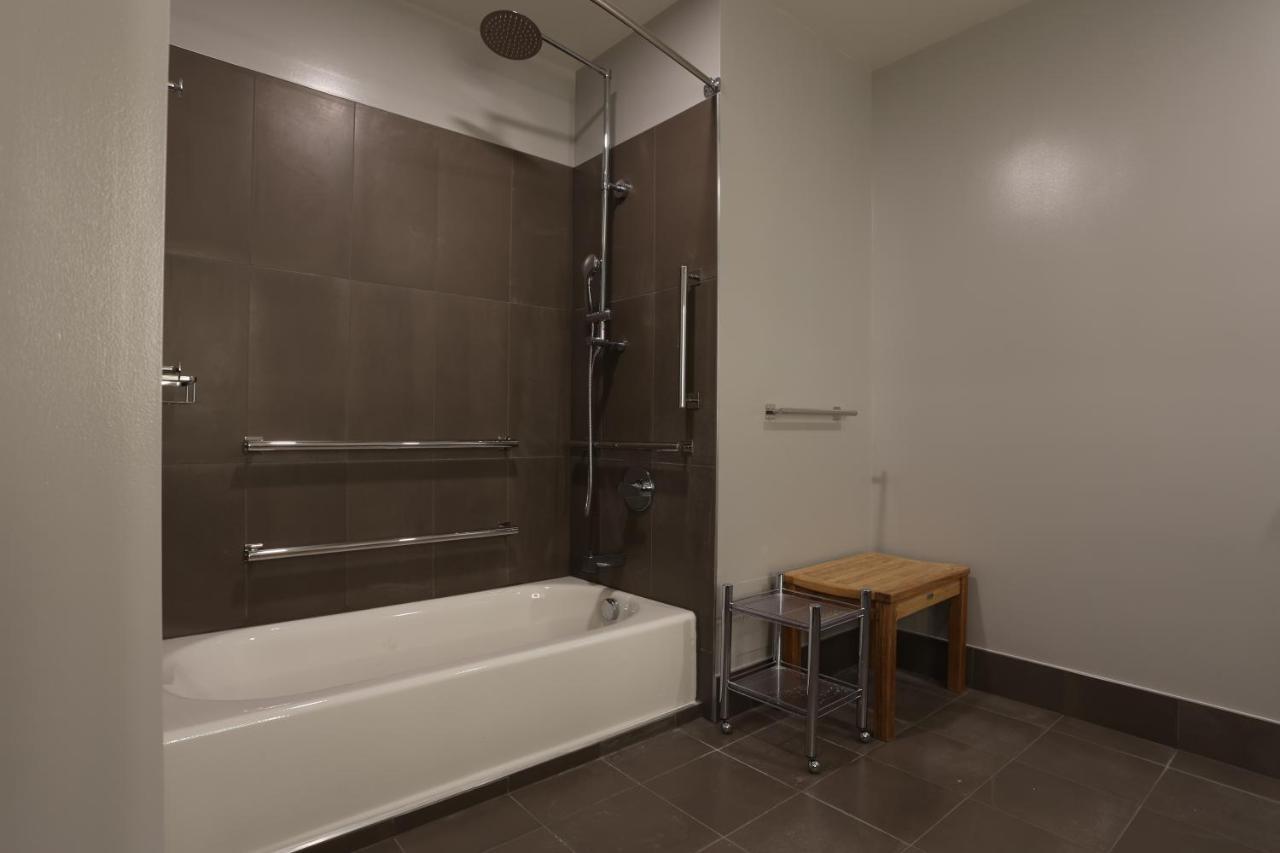 Cedartree Hotel Portland Хилсборо Экстерьер фото