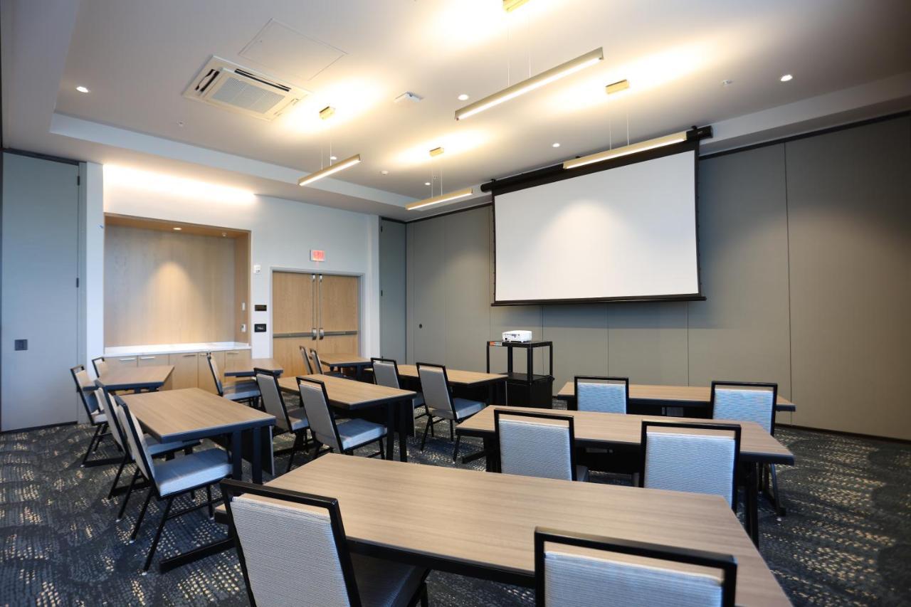 Cedartree Hotel Portland Хилсборо Экстерьер фото