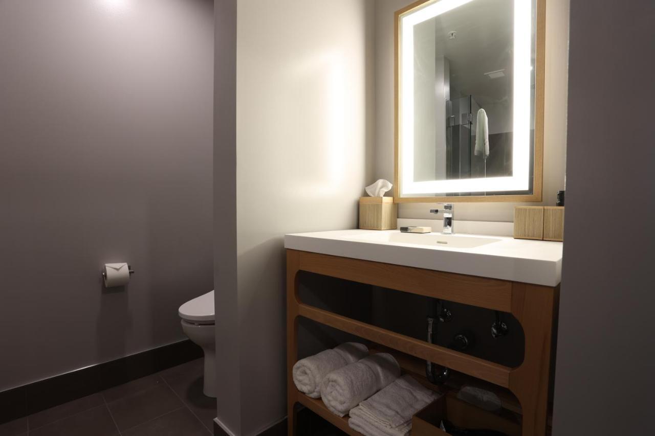 Cedartree Hotel Portland Хилсборо Экстерьер фото